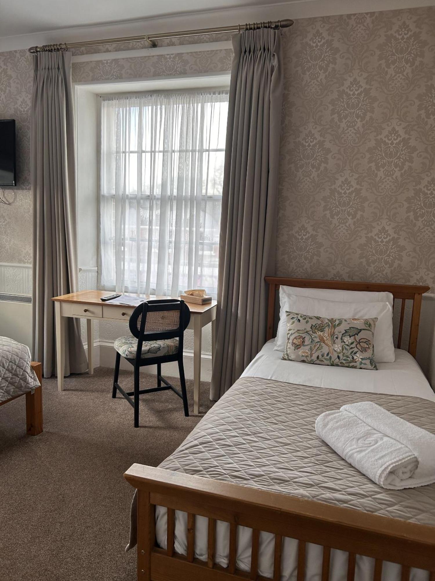 Fairlawn House Hotel 4*